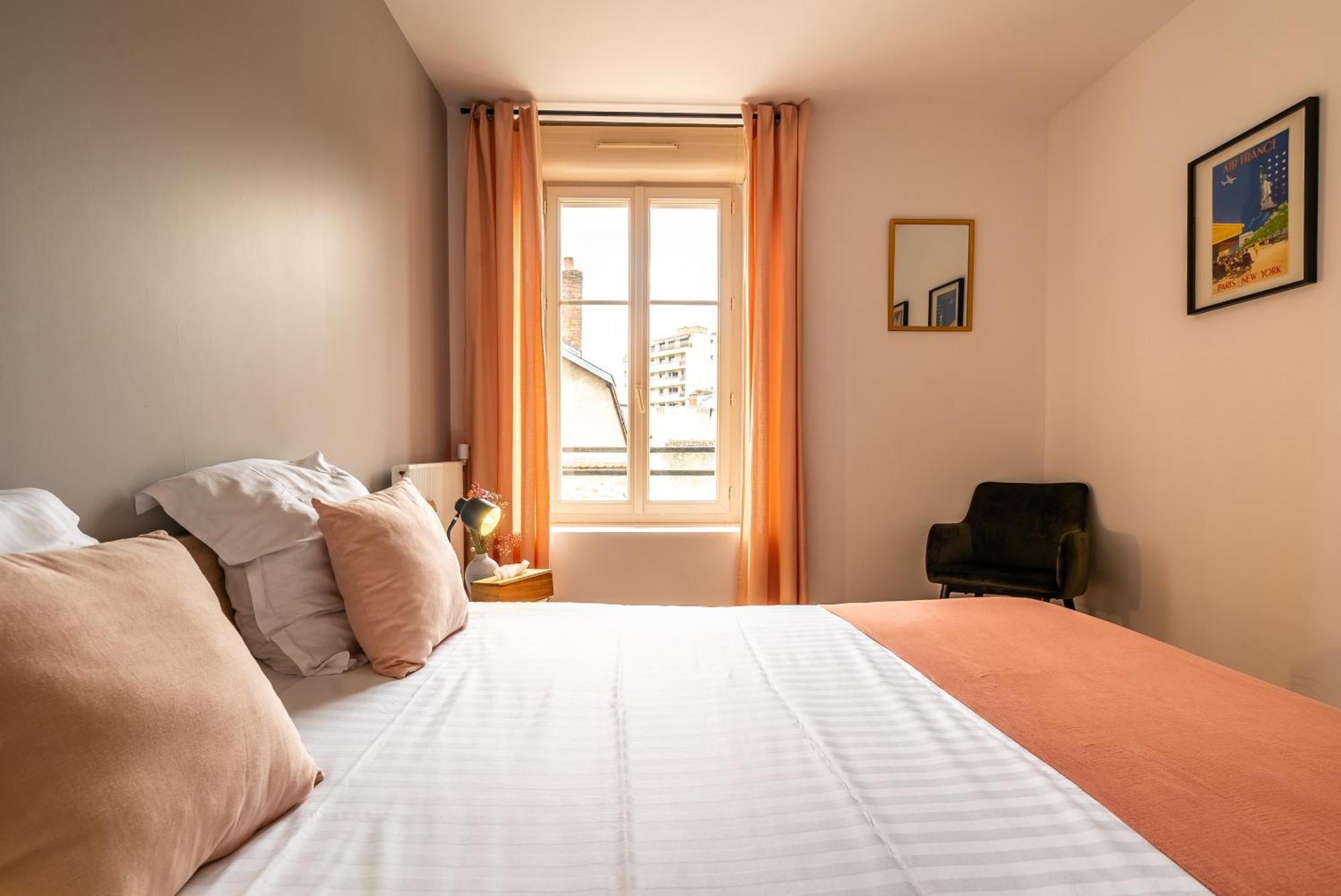 Apartment Mon - Gare De - Familial - Parking En Supp Limoges